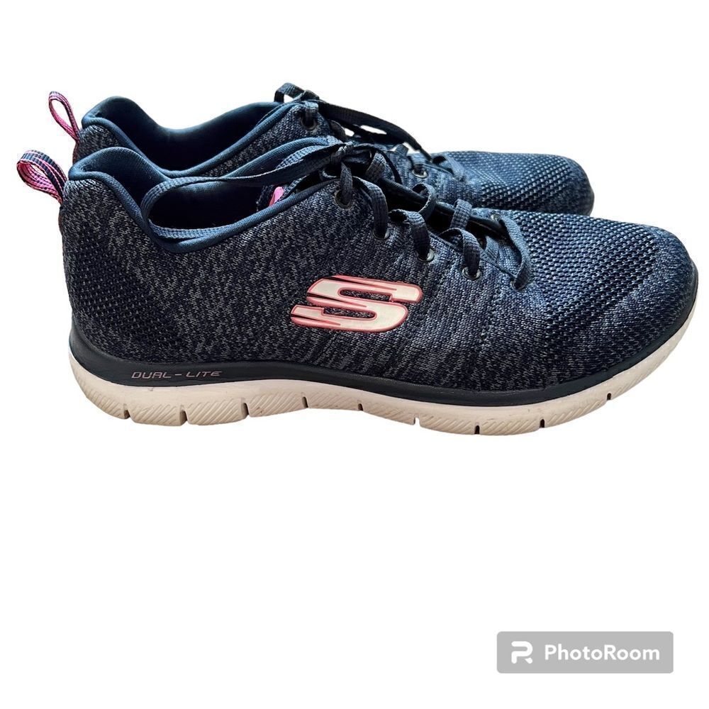 Skechers Women’s Navy Blue and Pink Skech Knit Sneakers Size 8